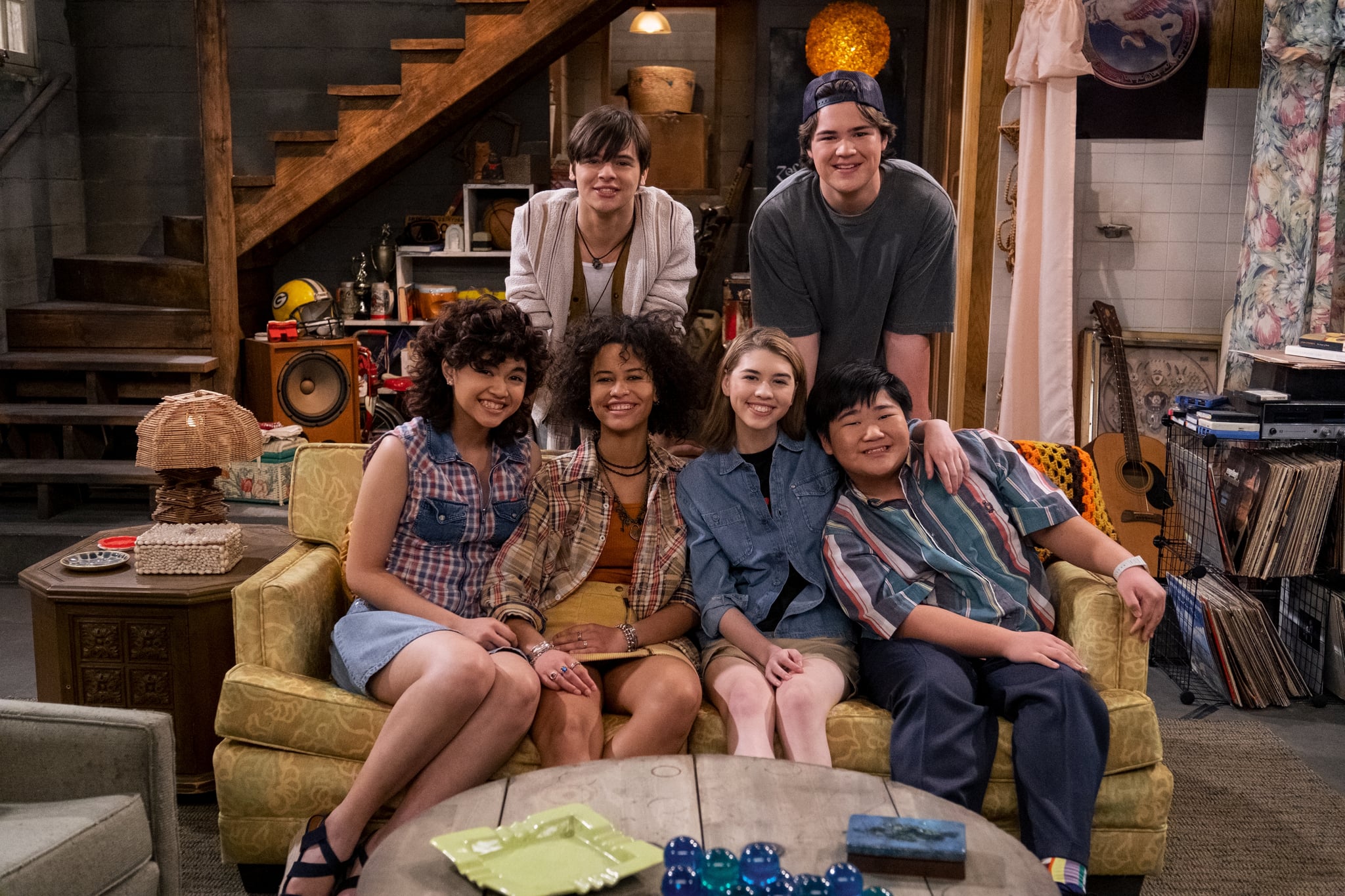 That 90s Show. (L to R) Sam Morelos as Nikki, Mace Coronel as Jay, Ashley Aufderheide as Gwen Runck, Callie Haverda as Leia Forman, Maxwell Acee Donovan as Nate, Reyn Doi as Ozzie in episode 101 of That 90s Show. Cr. Patrick Wymore/Netflix  2022