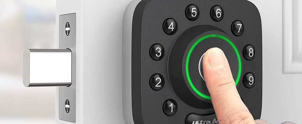 This Smart Lock Unlocks Your Door With Just Your Fingerprint