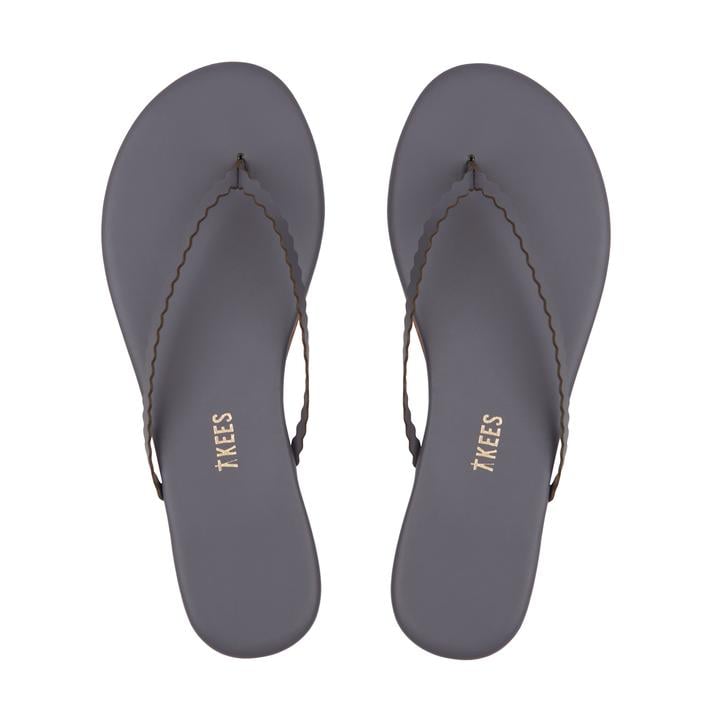tkees scalloped flip flops