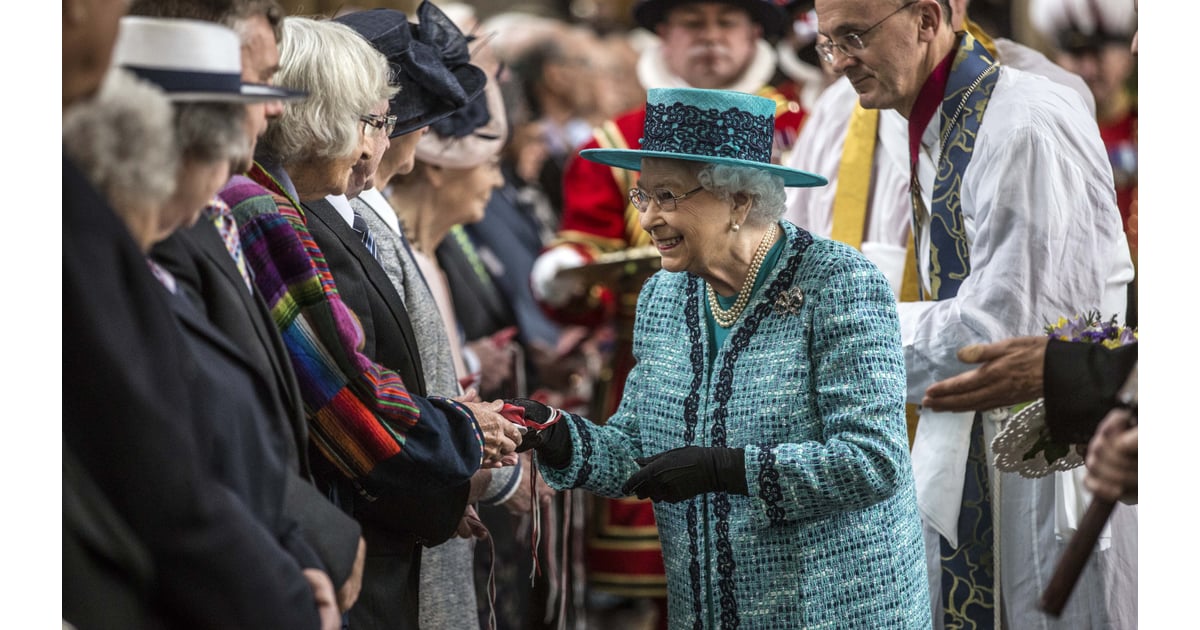 Ironed Money | What Does Queen Elizabeth II Carry in Her ...