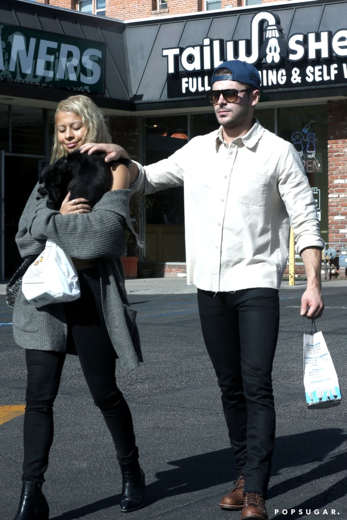 Zac Efron and Sami Miro With a Dog | Pictures