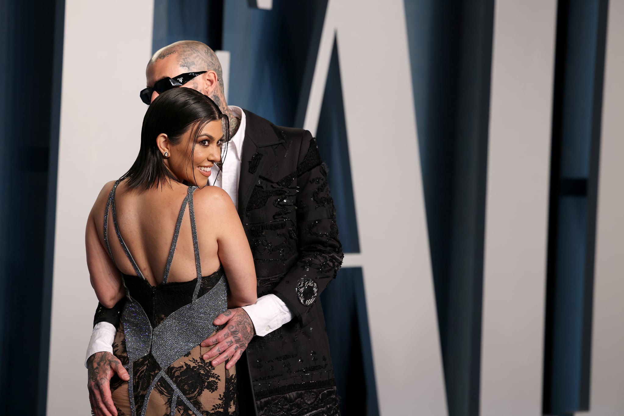 BEVERLY HILLS, CALIFORNIA - MARCH 27: (L-R) Kourtney Kardashian and Travis Barker attend the 2022 Vanity Fair Oscar Party Hosted By Radhika Jones at Wallis Annenberg Centre for the Performing Arts on March 27, 2022 in Beverly Hills, California. (Photo by John Shearer/Getty Images)