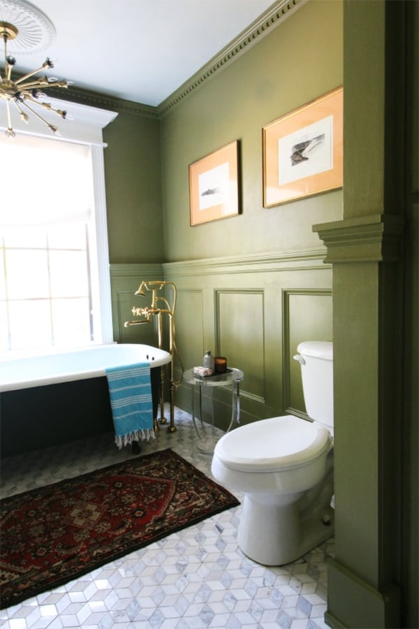 Green bath. Ванная в оливковом цвете. Ванные комнаты в оливковом. Оливковый санузел. Проект ванны в оливковом цвете.