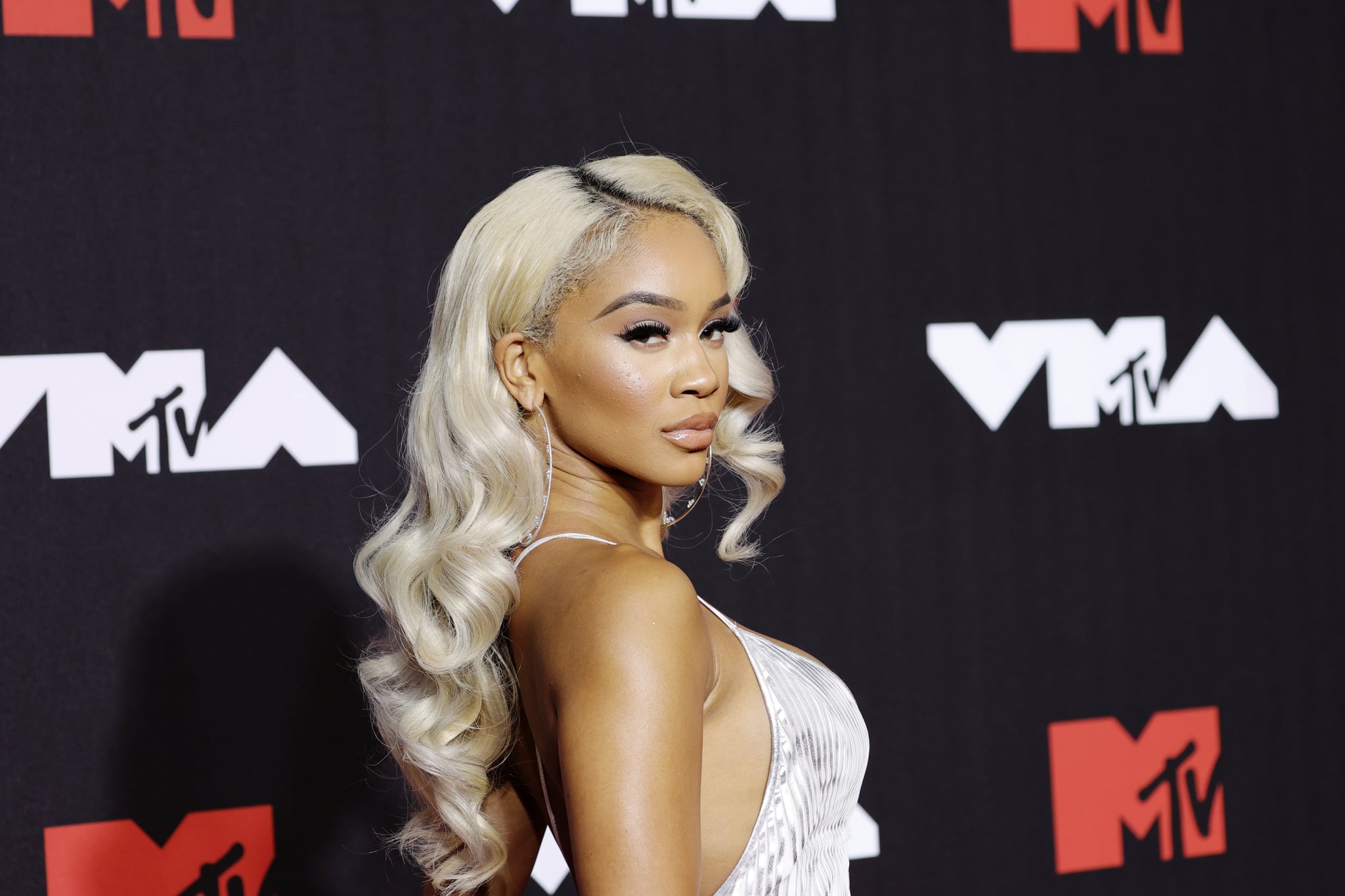 korrekt Perfekt violet Saweetie Debuted a Bright Red Hair Color on Instagram | POPSUGAR Beauty