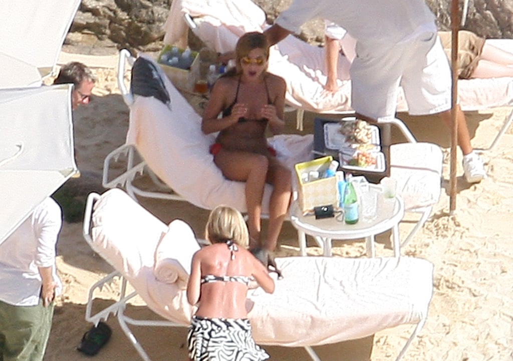 Jennifer Aniston Hot in a Bikini