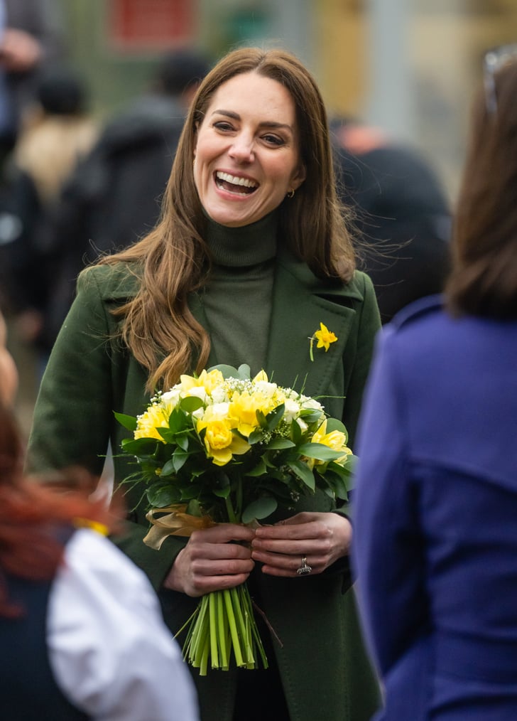 Kate middleton gold hoop earrings clearance