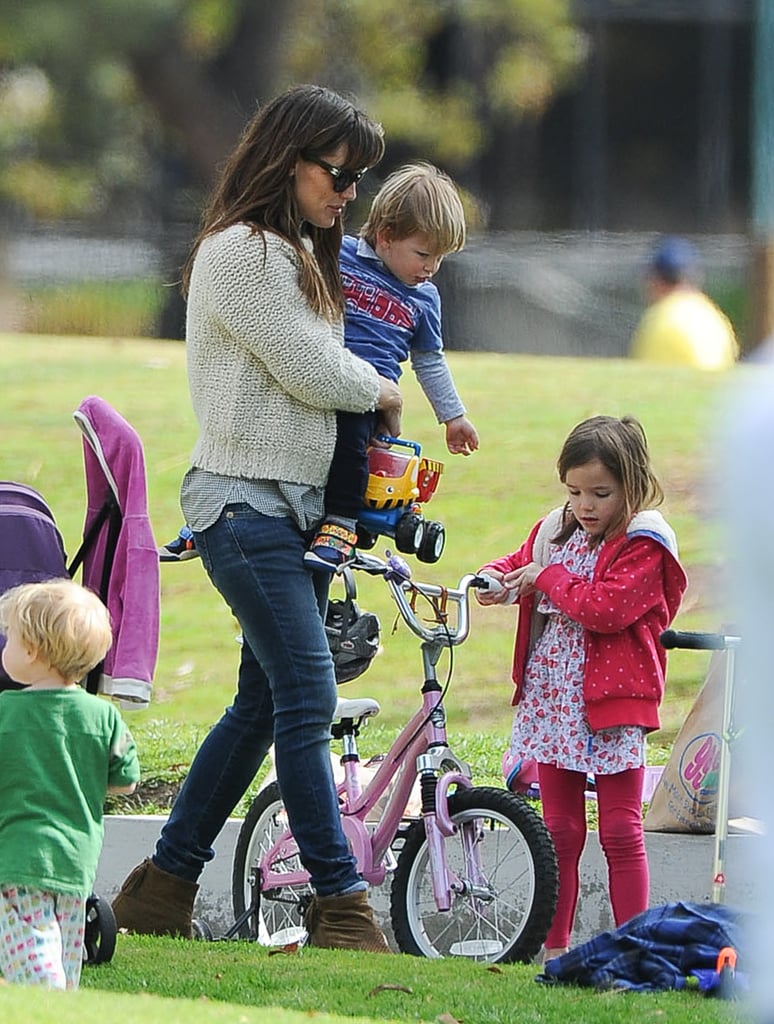 Jennifer Garner Plays With Her Kids at the Park | Pictures