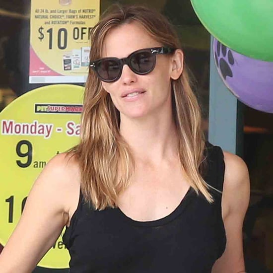Jennifer Garner Wearing Wedding Ring in July | Photos