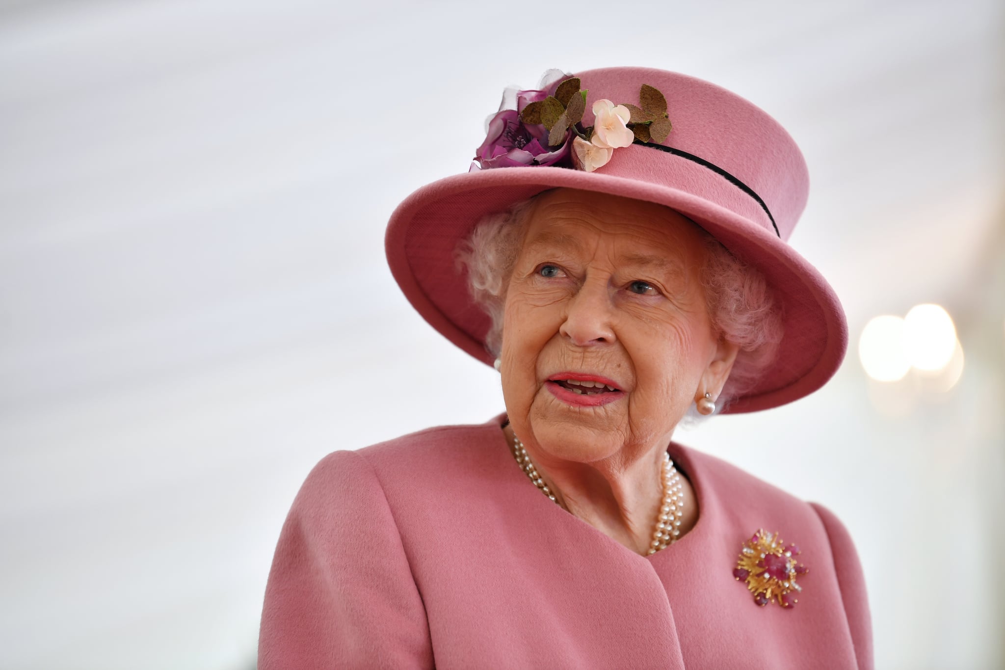 SALISBURY, ENGLAND - OCTOBER 15: Britain's Queen Elizabeth II speaks with staff during a visit to the Defence Science and Technology Laboratory (Dstl) at Porton Down science park on October 15, 2020 near Salisbury, England. The Queen and the Duke of Cambridge visited the Defence Science and Technology Laboratory (Dstl) where they were to view displays of weaponry and tactics used in counter intelligence, a demonstration of a Forensic Explosives Investigation and meet staff who were involved in the Salisbury Novichok incident. Her Majesty and His Royal Highness also formally opened the new Energetics Analysis Centre. (Photo by Ben Stansall - WPA Pool/Getty Images)