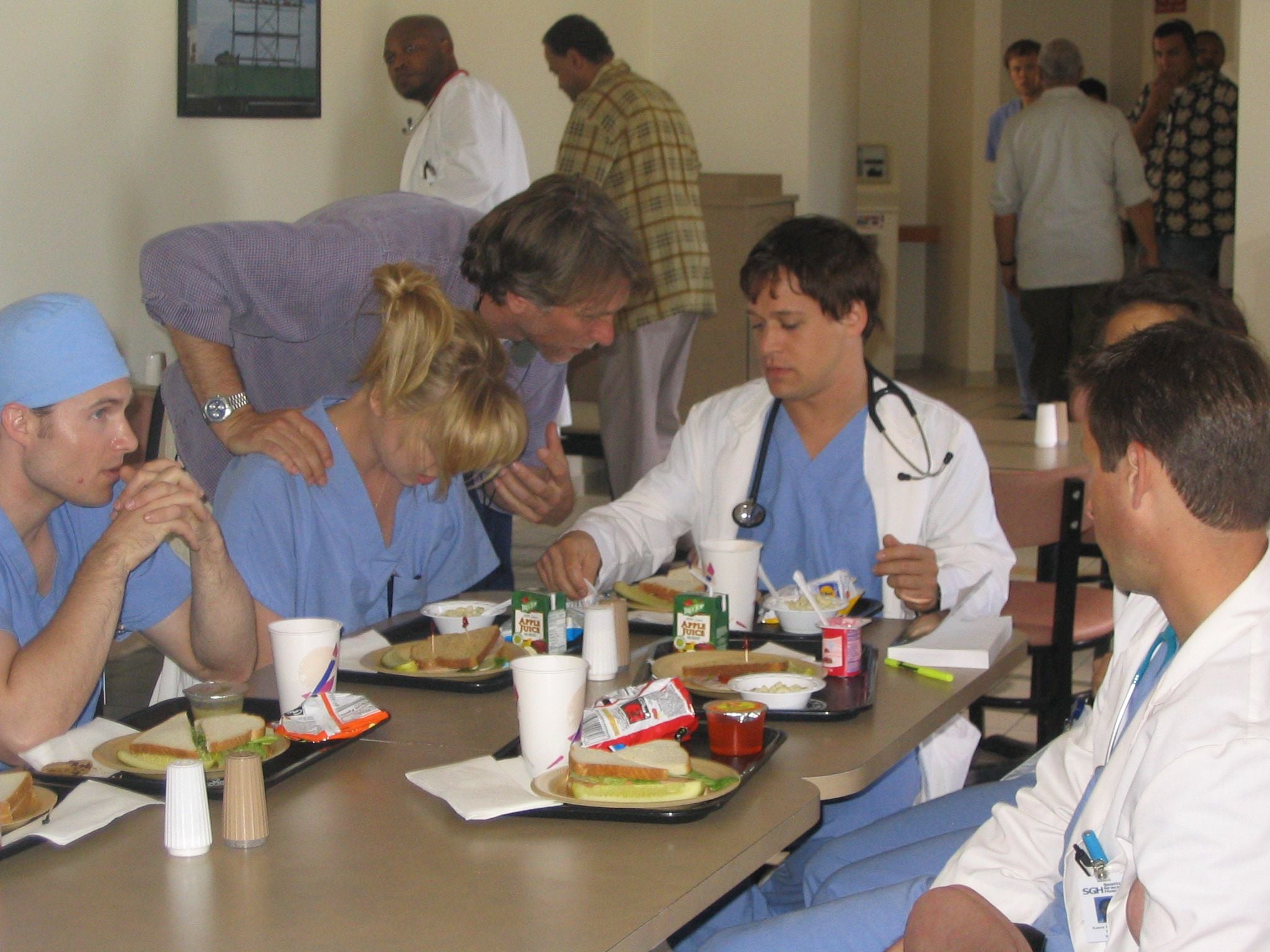 Peter Horton Katherine Heigl And T R Knight No One Is Safe From The Feels These Rare Photos From The Grey S Anatomy Pilot Will Give You Popsugar Entertainment Photo 12