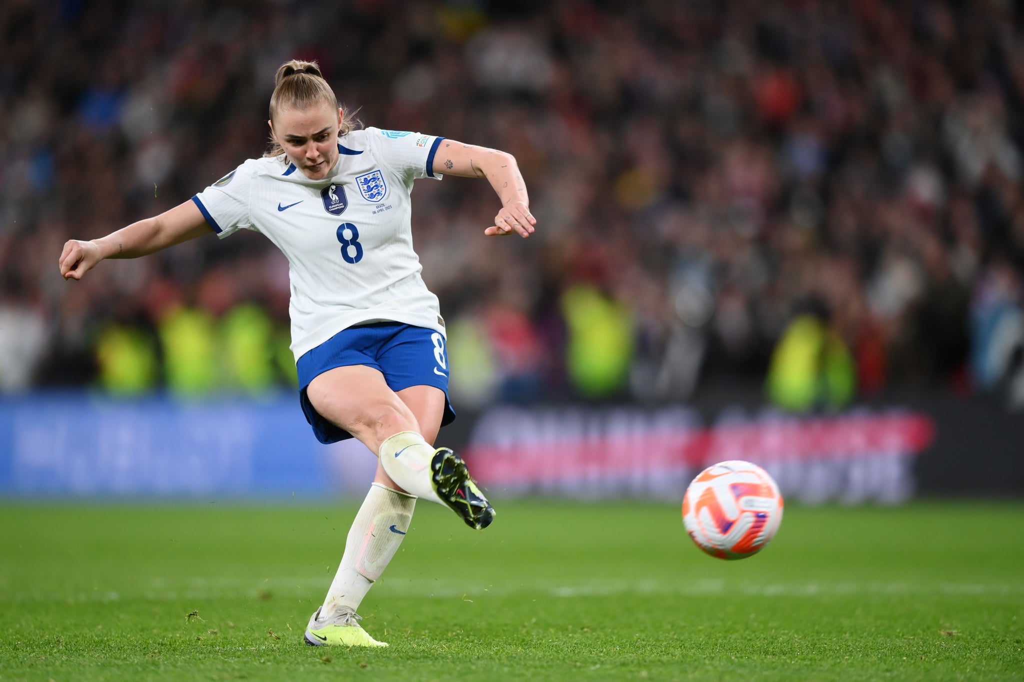 LONDON, ENGLAND - APRIL 06: Georgia Stanway of England scores the team's first penalty in the penalty shoot out during the Women´s Finalissima 2023 match between England and Brazil at Wembley Stadium on April 06, 2023 in London, England. (Photo by Justin Setterfield/Getty Images)