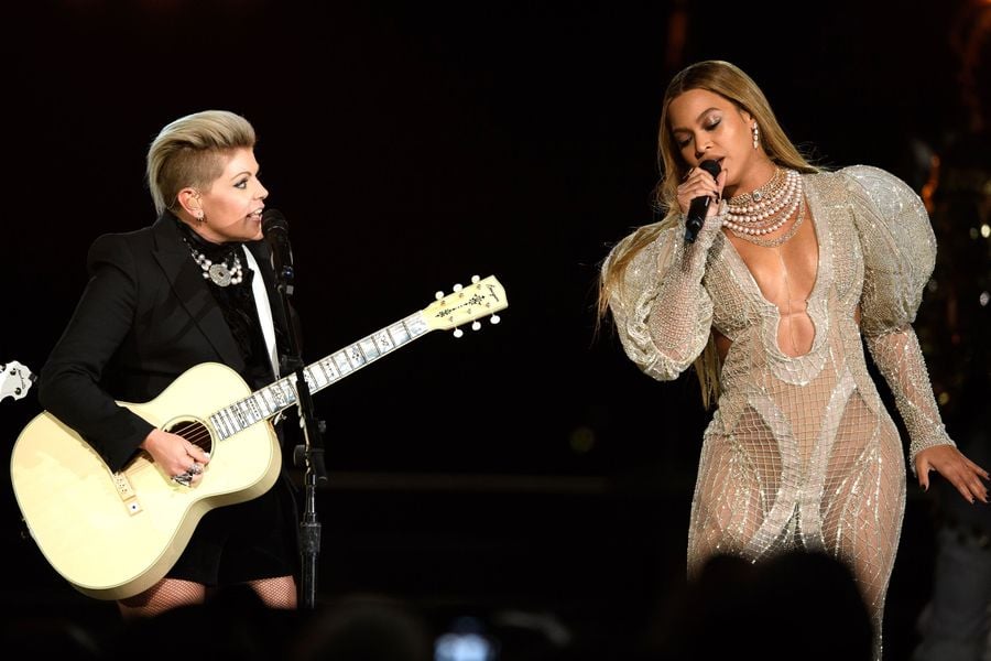 Beyonce at the CMA Awards 2016 Pictures