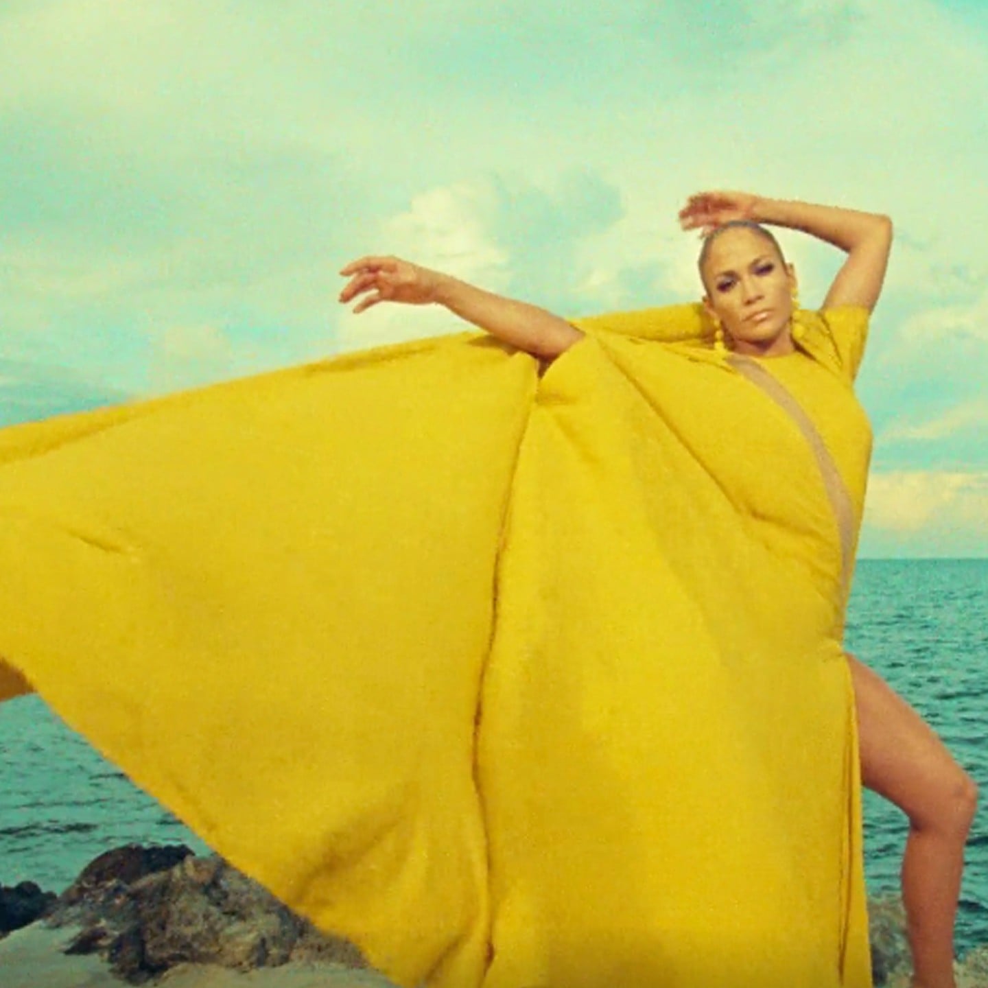 Augment chess Brig Jennifer Lopez Outfits in Ni Tu Ni Yo Music Video | POPSUGAR Latina
