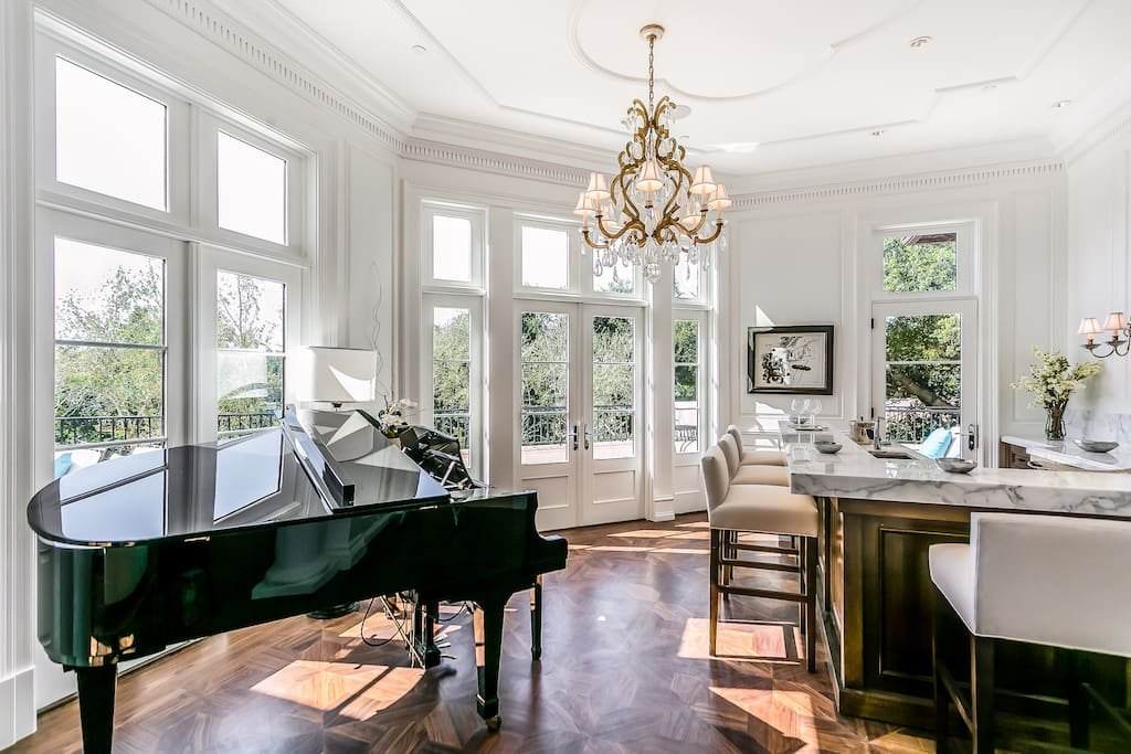 Drake's Beverly Hills Airbnb POPSUGAR Home Photo 21