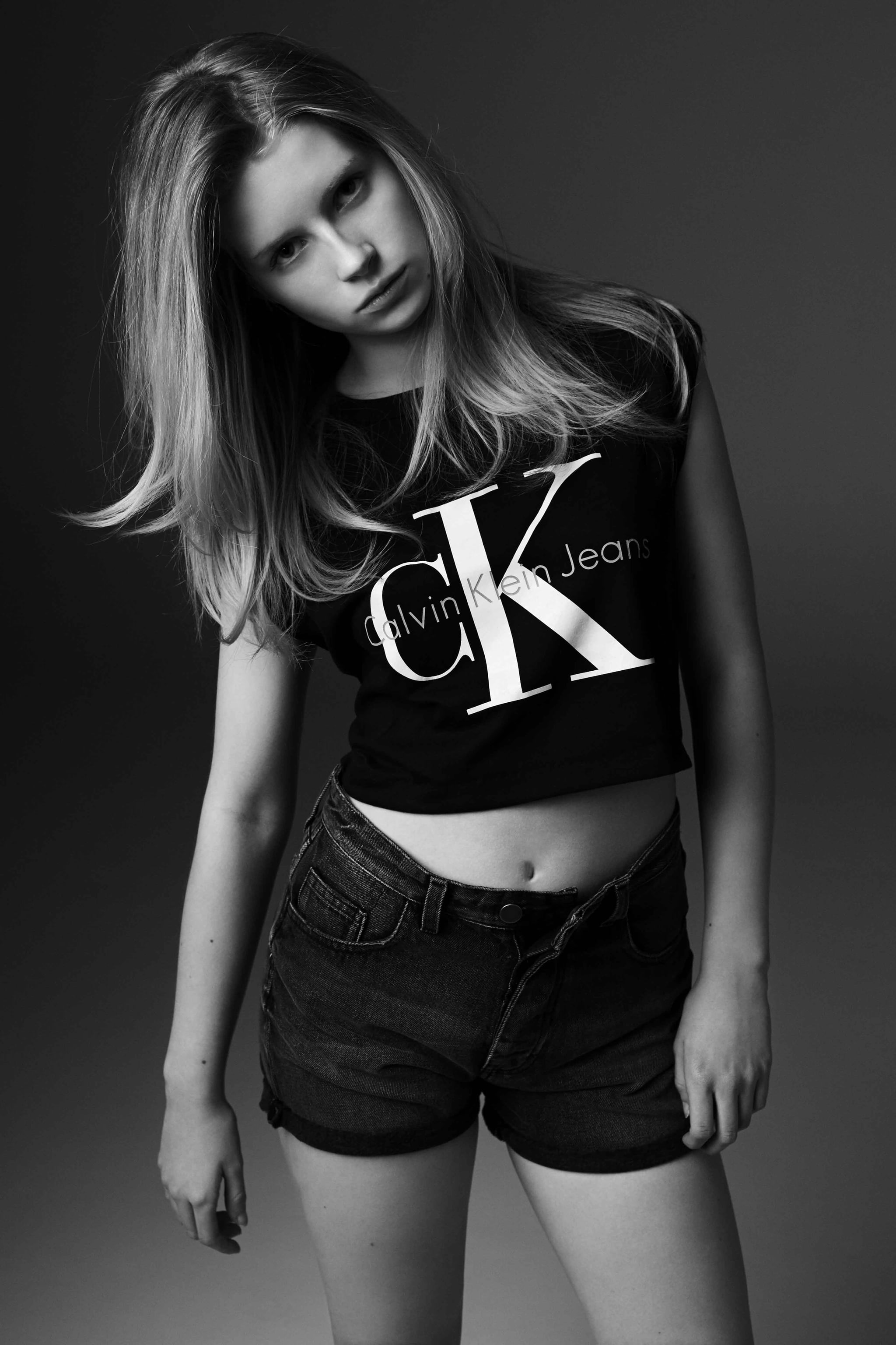 het laatste uitglijden kleding Calvin Klein Jeans x MyTheresa.com: The Re-Issue Project | Modeling Must Be  in Kate Moss's Jeans | POPSUGAR Fashion Photo 8