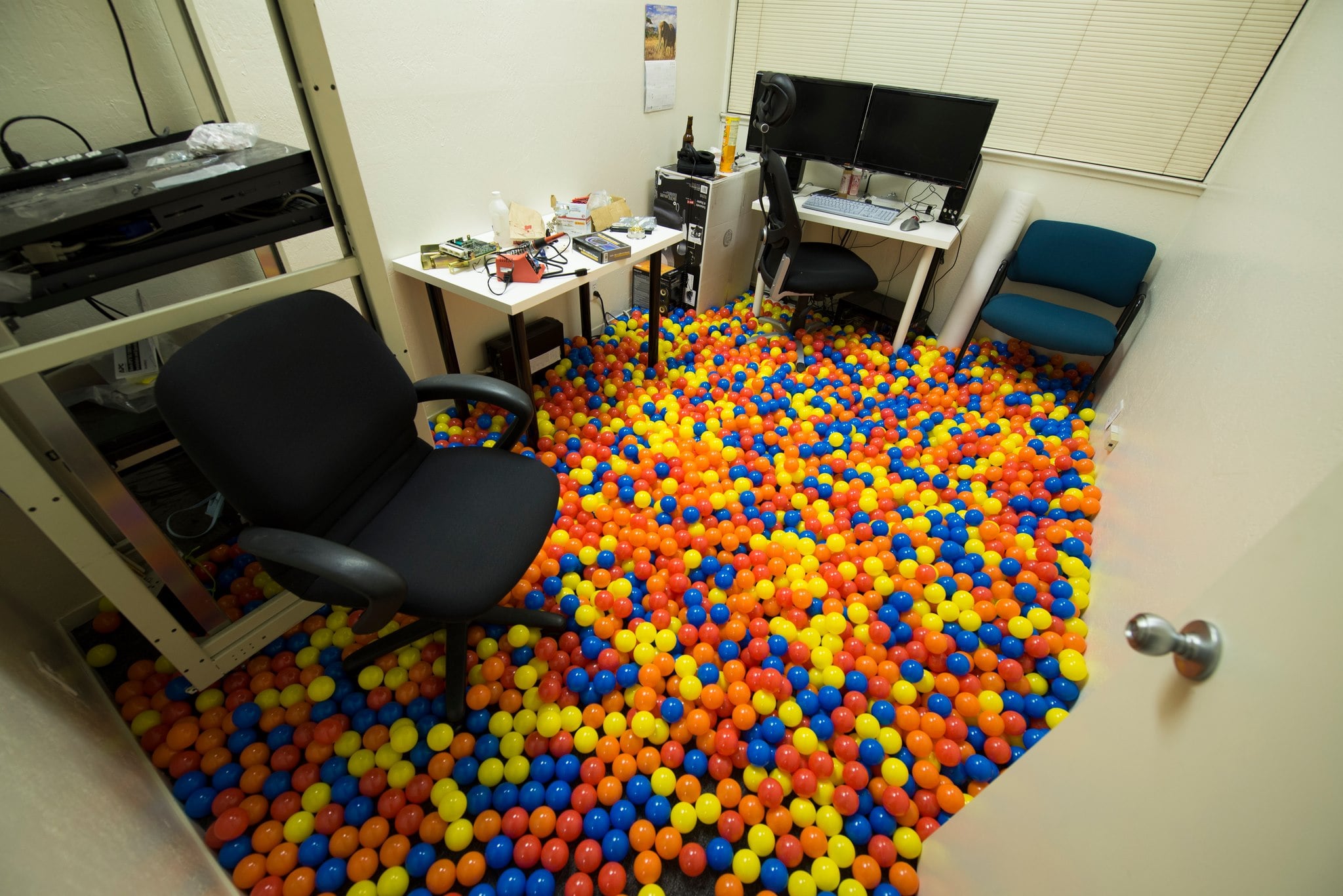 Your Very Own Office Ball Pit | 30 of the Most Epic Office Pranks |  POPSUGAR Money & Career Photo 27