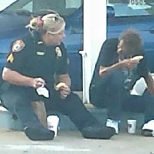 Police Officer Eats Meal With a Homeless Man