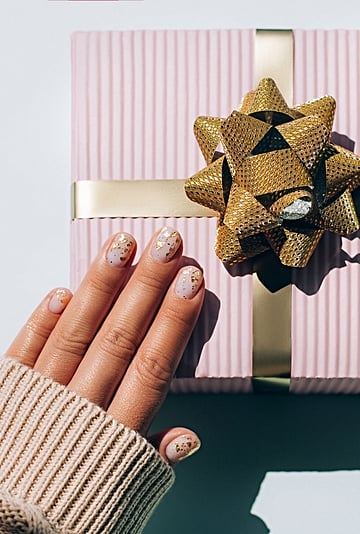29 Holiday Nail Designs For 2022