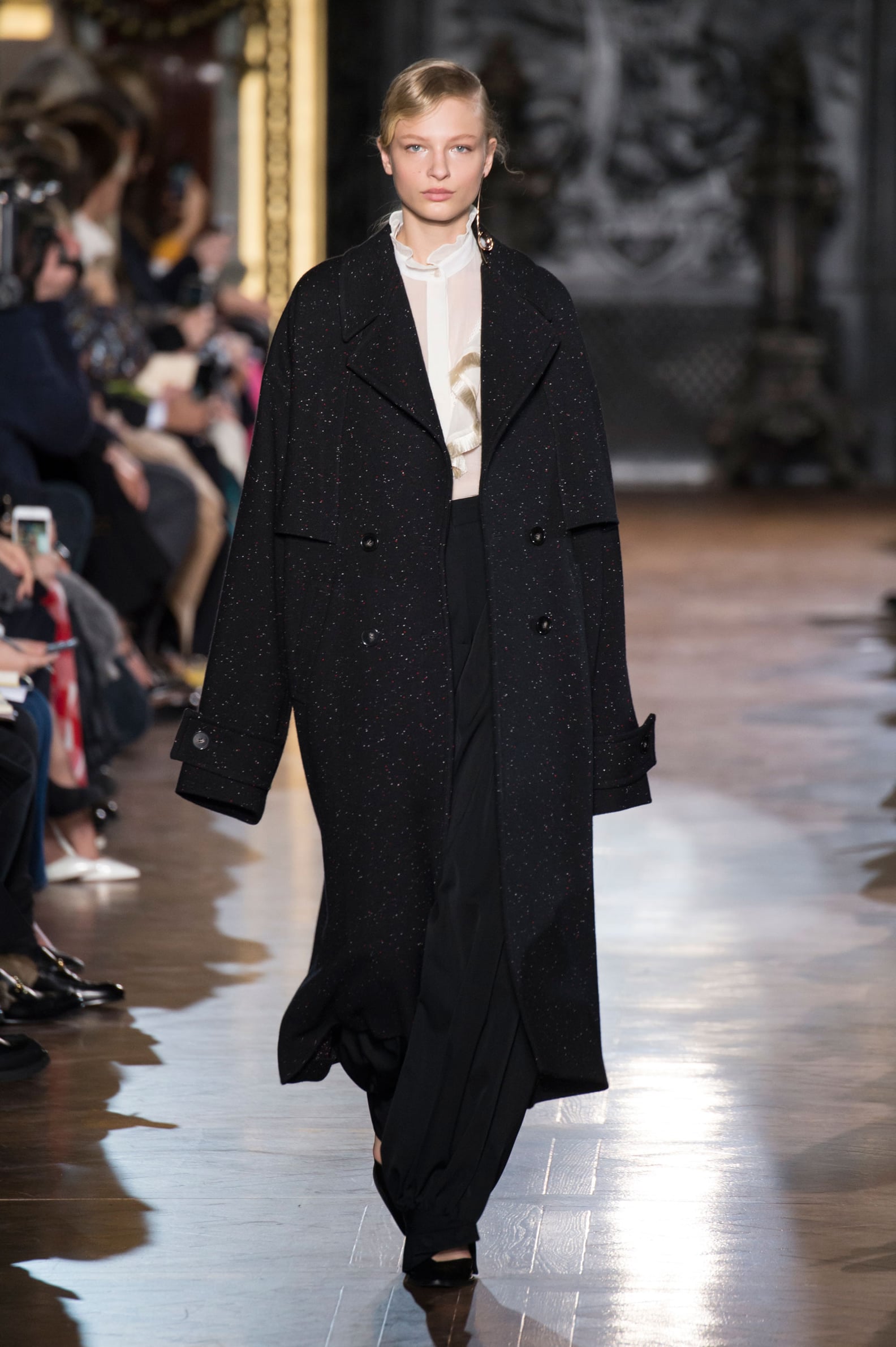 Stella McCartney Fall 2016 Runway Show | POPSUGAR Fashion