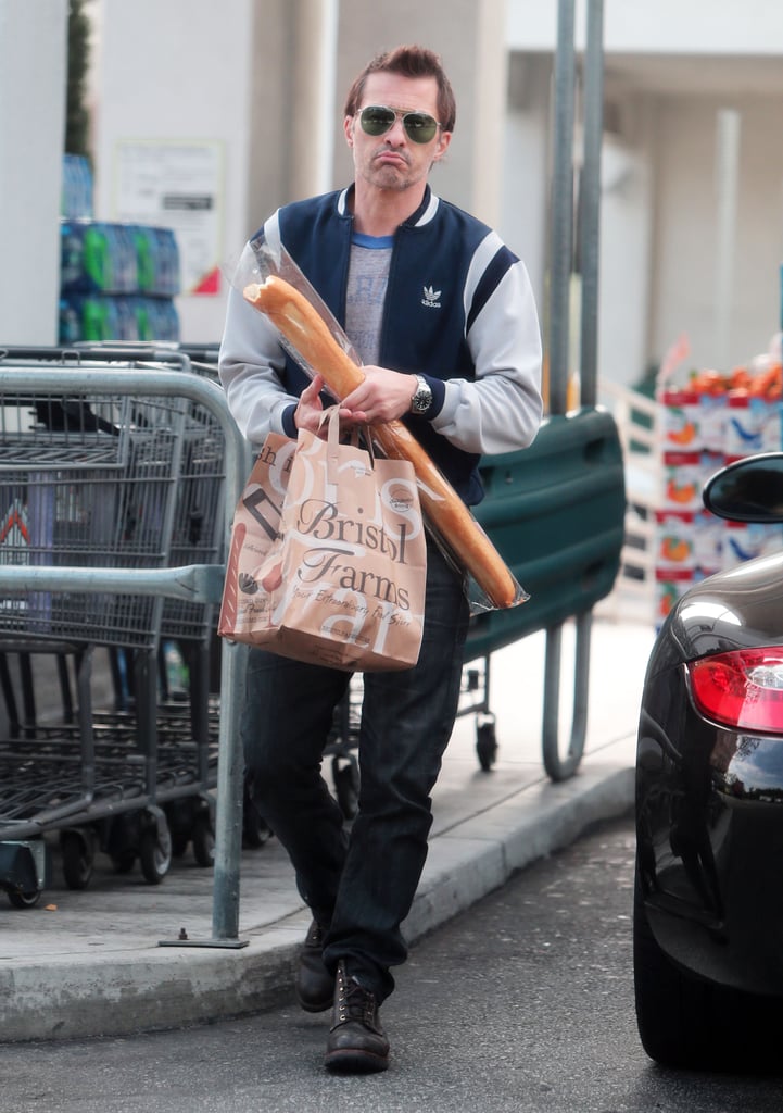 On Sunday, Olivier Martinez played into the French stereotype when he grabbed a baguette while grocery shopping in Beverly Hills.
