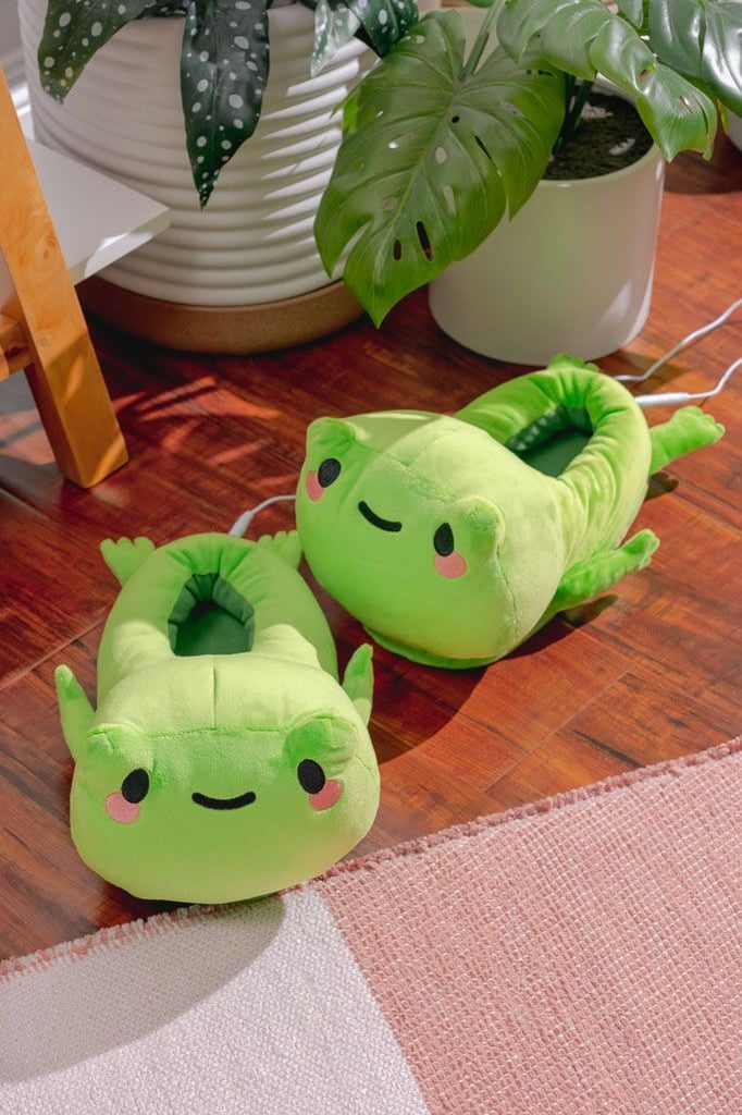 For the Teen Who's Always Cold: Smoko Frankie Frog USB Heated Slippers