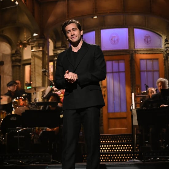 Jake Gyllenhaal Sings During "SNL" Monologue