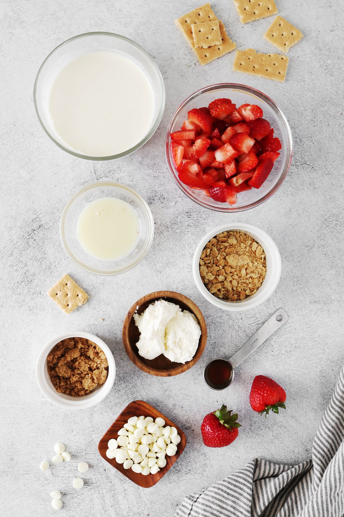 Strawberry cheesecake mason jar ice cream