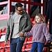 瑞恩·雷诺兹带着女儿詹姆斯参加雷克瑟姆足球比赛