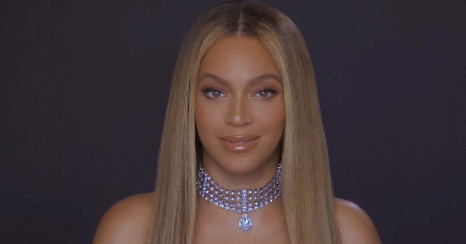 Beyoncé's Extra-Long Chrome Manicure Has A Hidden Message