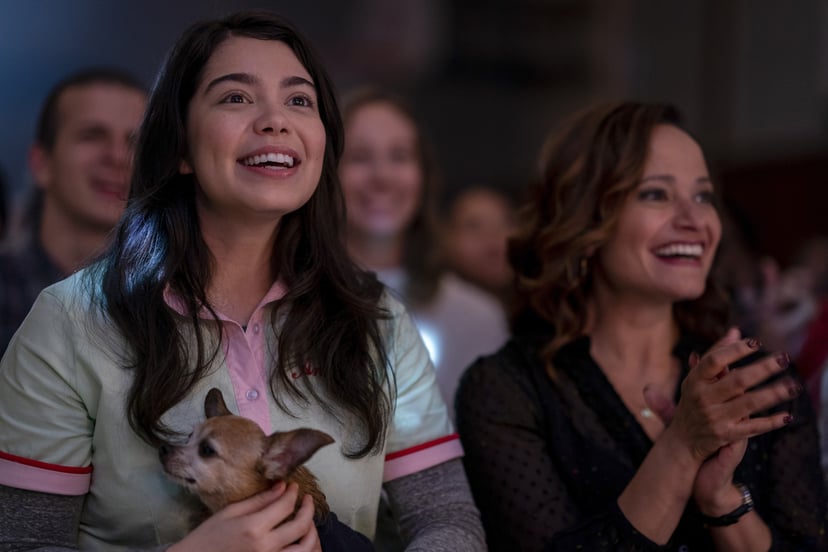 ALL TOGETHER NOW, from left: Aulii Cravalho, Judy Reyes, 2020. ph:  Allyson Riggs /  Netflix / Courtesy Everett Collection