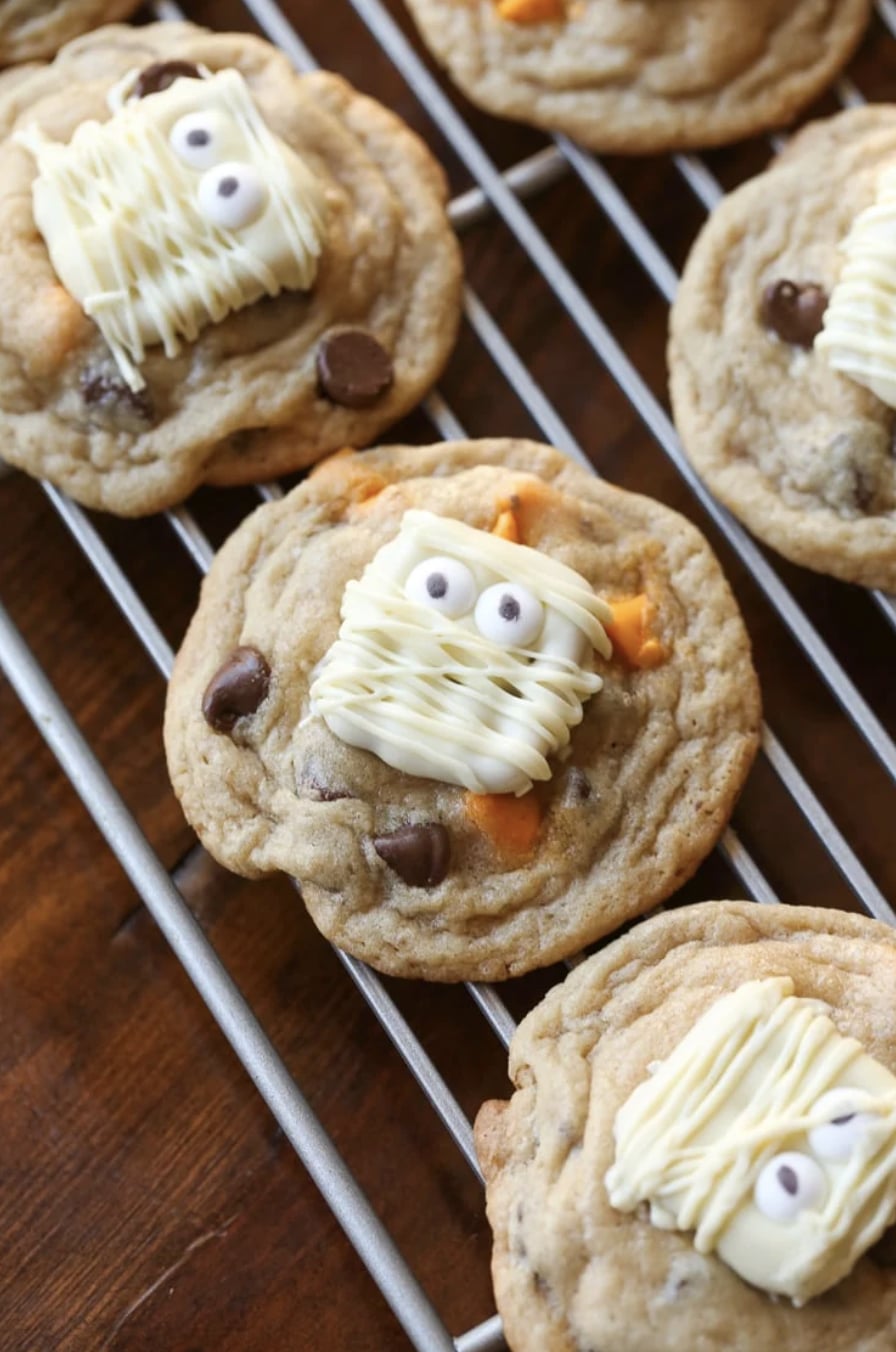 Loaded Peanut Butter Pretzel Cookies • Sarahs Bake Studio