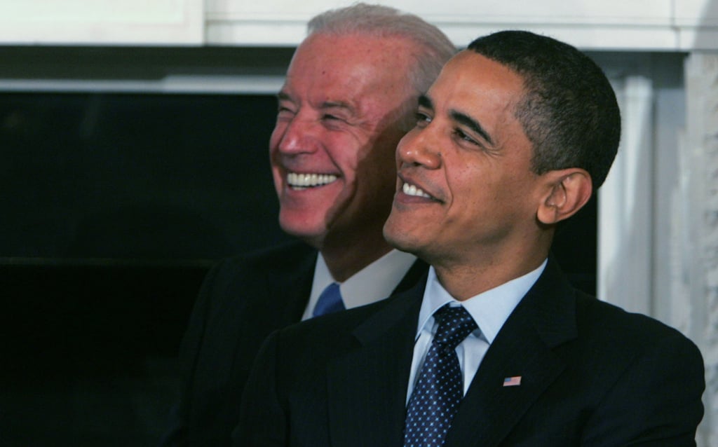 That Time They Struck The Perfect Selfie Pose Pictures Of Barack Obama And Joe Biden