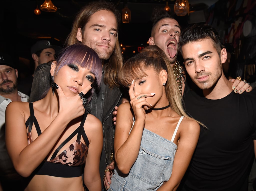 Ariana Grande Covering Her Face at the 2016 MTV VMAs