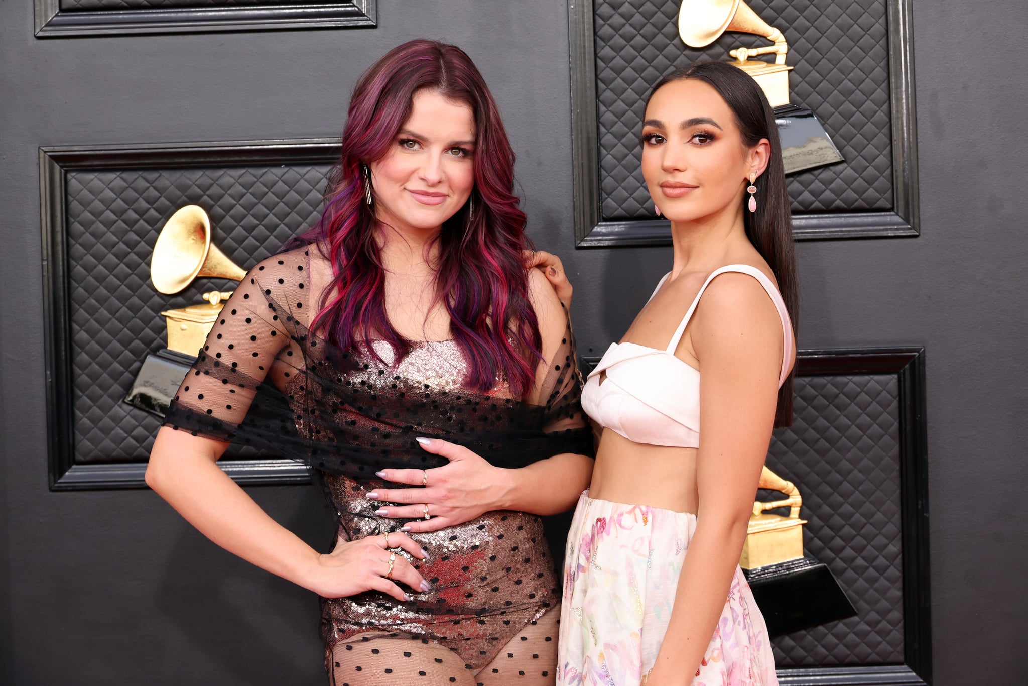 LAS VEGAS, NEVADA - APRIL 03: Abigail Barlow and Emily Bear attend the 64th Annual GRAMMY Awards at MGM Grand Garden Arena on April 03, 2022 in Las Vegas, Nevada. (Photo by Amy Sussman/Getty Images)