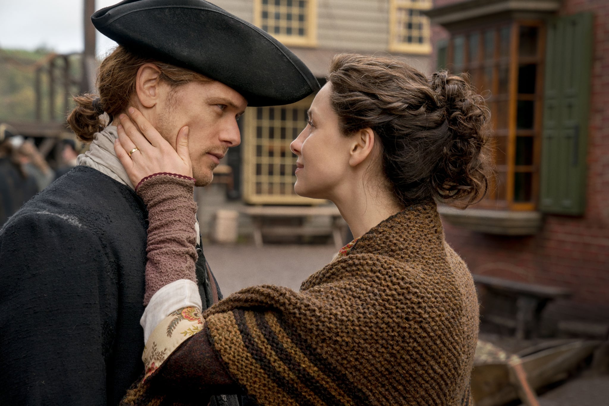 OUTLANDER, (from left): Sam Heughan, Caitriona Balfe, 'America The Beautiful', (Season 4, ep. 401, airs Nov. 4, 2018). photo: Aimme Spinks / Starz / courtesy Everett Collection