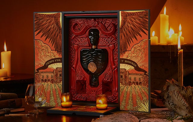 The set comes with two candles to create a haunting tequila ritual.