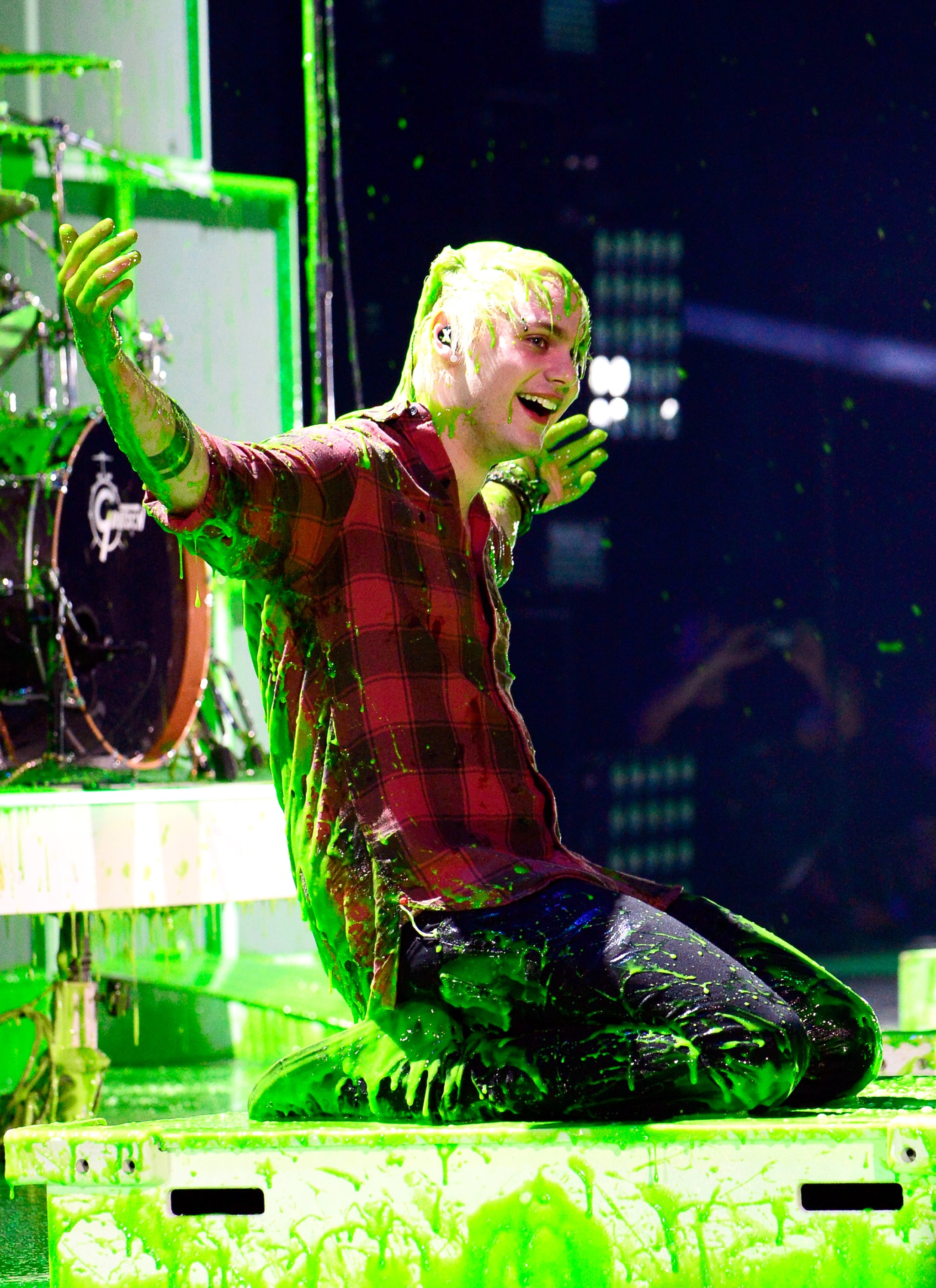 Michael Clifford Embraced It With Open Arms See Stars Get Slimed At The Kids Choice Awards Popsugar Celebrity Photo 15