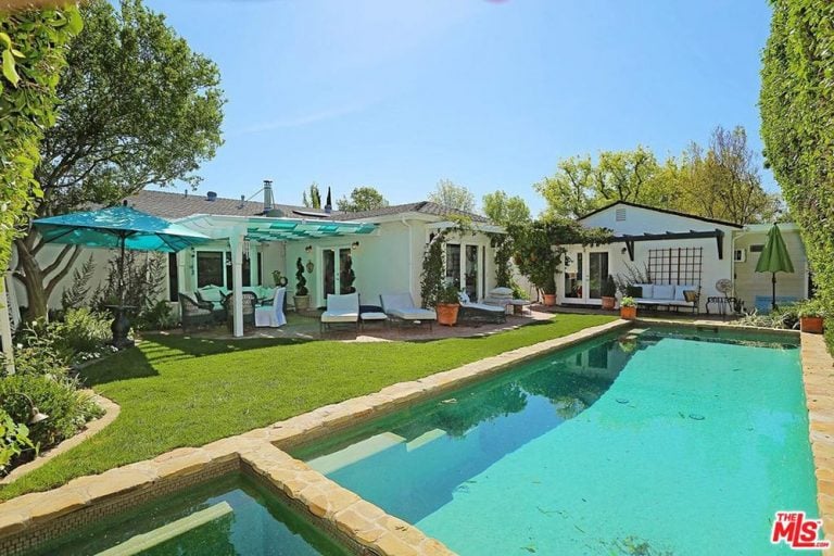 Selena Gomez Buys House in Studio City, California