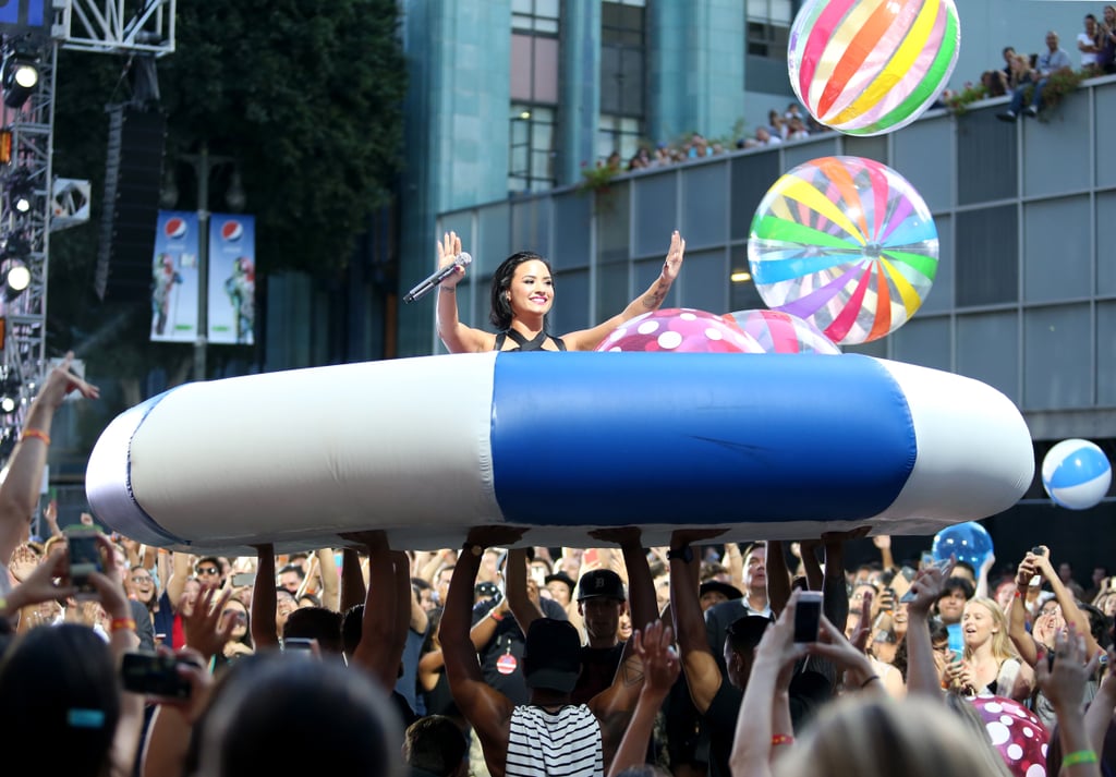 Demi Lovato's Performance at 2015 MTV VMAs