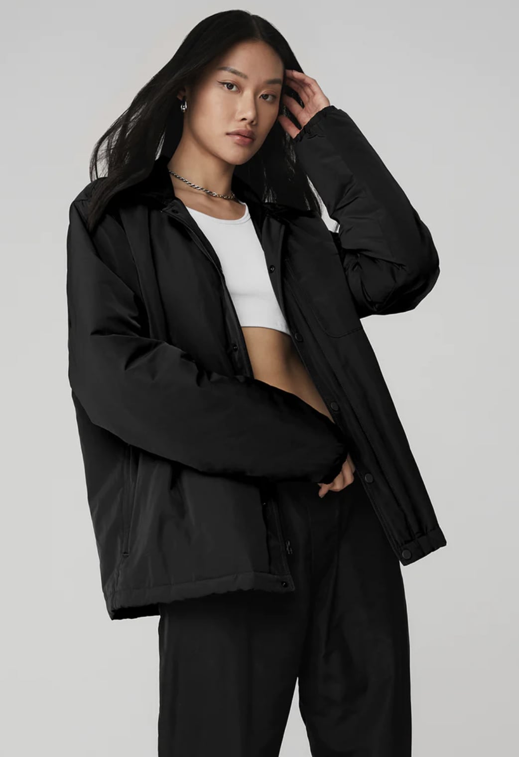 Cropped puffer jacket in black - Alo Yoga