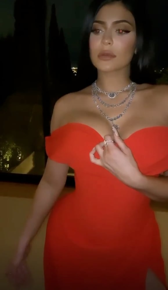 Kylie Jenner's Red Oscars Afterparty Dress Is So Sexy