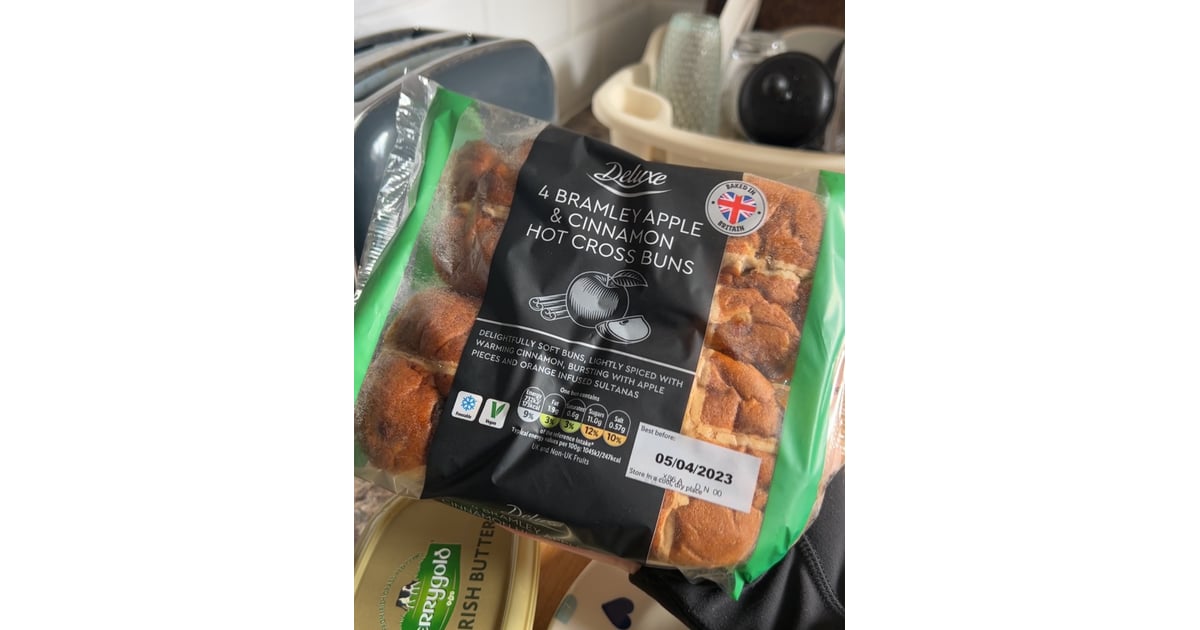 Lidl Apple & Cinnamon Hot Cross Buns Easter 2023 Flavoured Hot Cross