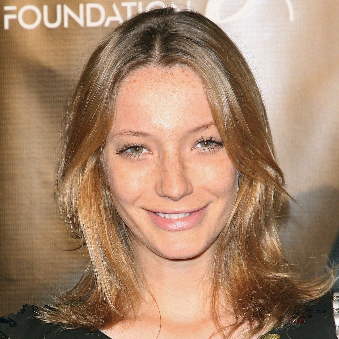 Classify the Argentine model Milagros Schmoll