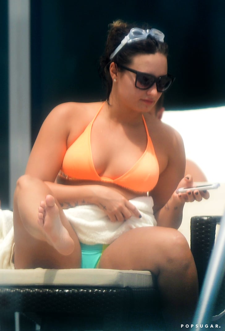 Buskruit kiem theater Demi Lovato in a Bikini in Miami | Photos | POPSUGAR Celebrity