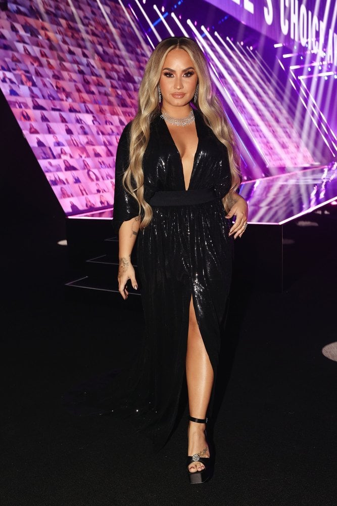 See Demi Lovato's Outfits at the People's Choice Awards 2020