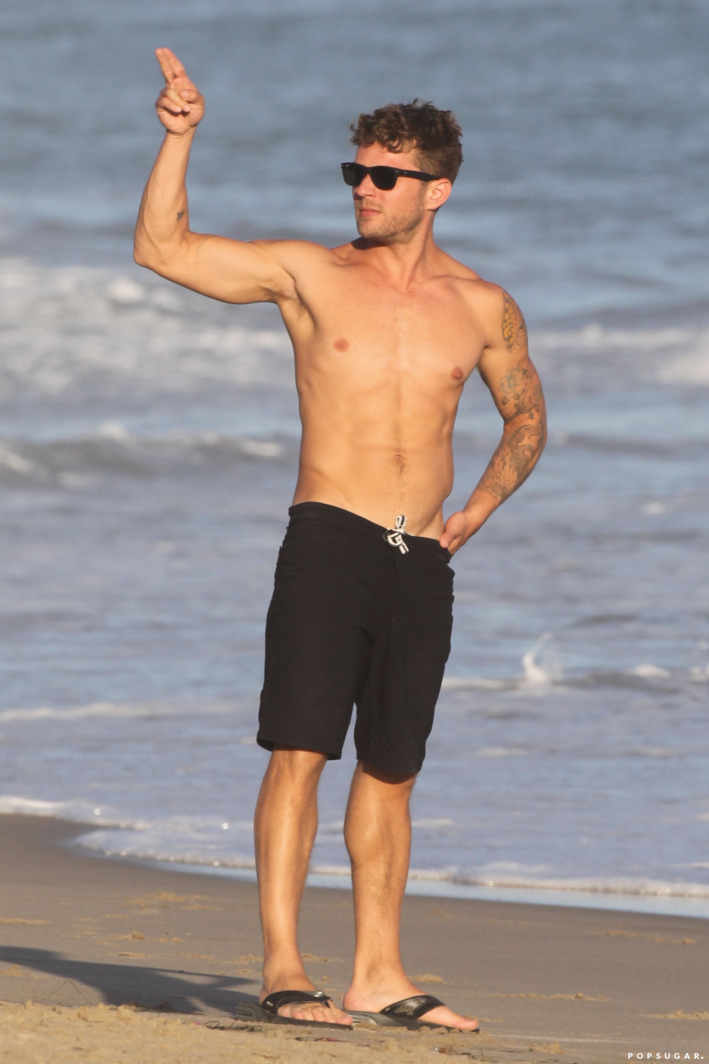 Ryan Phillippe Shirtless On The Beach In Malibu Popsugar Celebrity