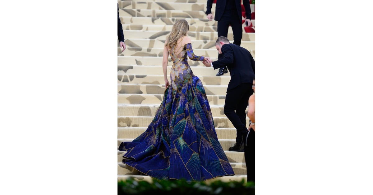 Gigi Hadid Versace 2018 Met Gala | Gigi Hadid's Met Gala Gown Has a ...
