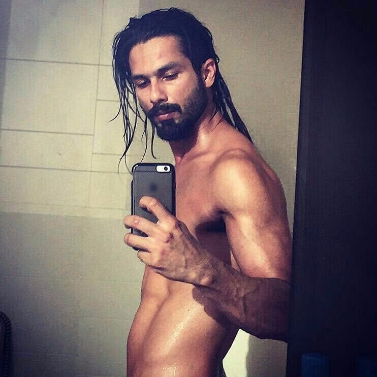 Shahid Kapoor Nude - Shahid Kapoor Hottest Photos | POPSUGAR Celebrity