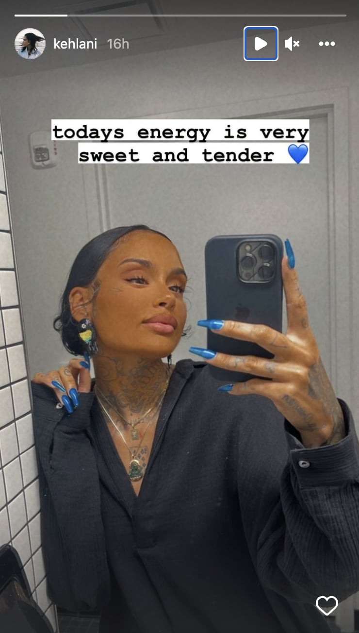 Las uñas de gelatina azul de Kehlani las hacen sentir "dulce y tierno"