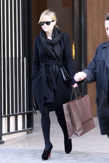 Pictures of Reese Witherspoon Shopping in Paris 2011-01-22 00:00:00